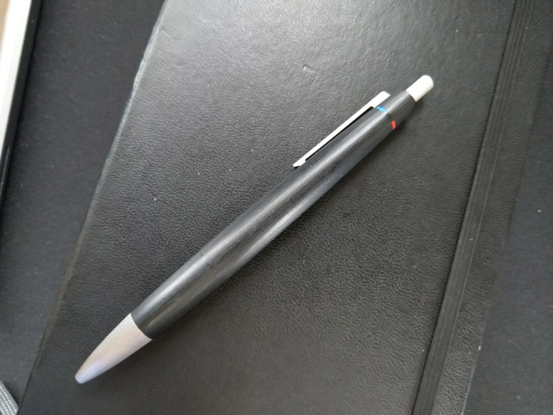 人気の高級4色ボールペン｢LAMY 2000 L401｣をレビュー！名品だと思うけど…